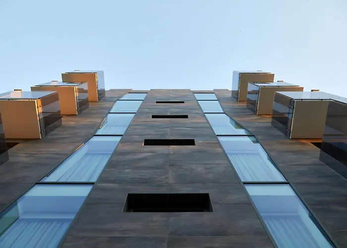Glass House - Smart Rooms & Parking