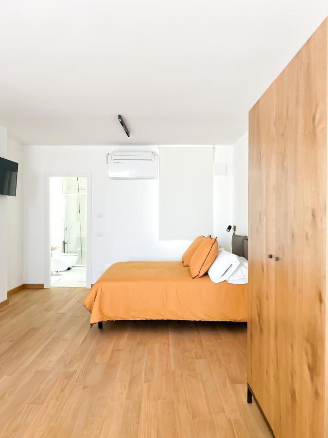 Glass House - Smart & Parking