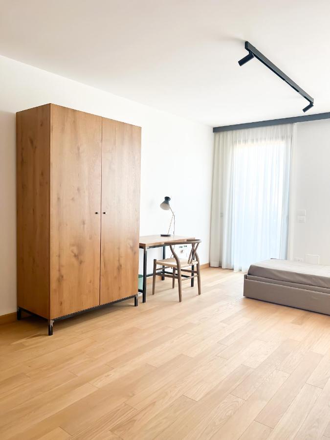 Glass House - Smart & Parking