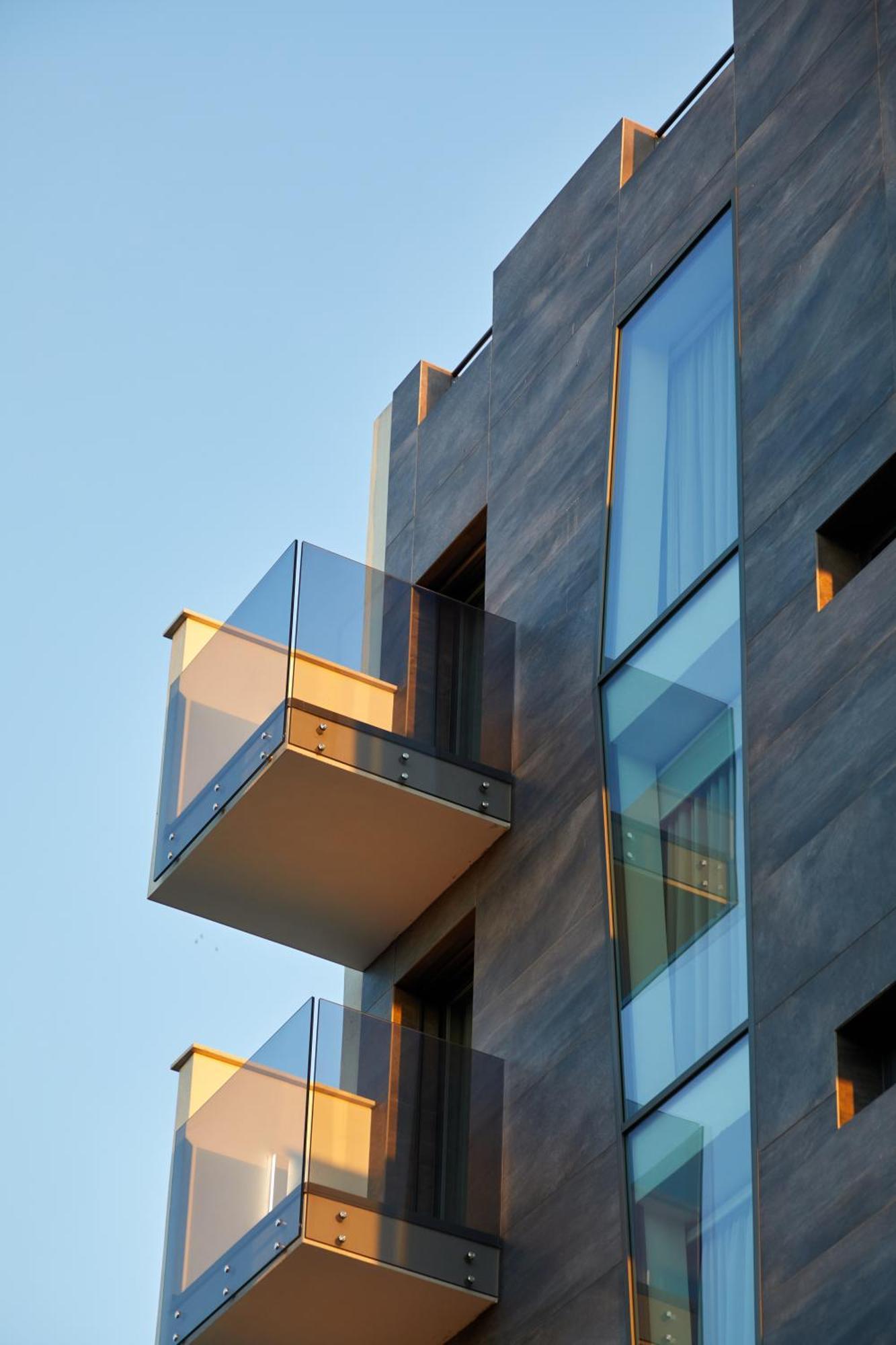 Glass House - Smart & Parking Hotel
