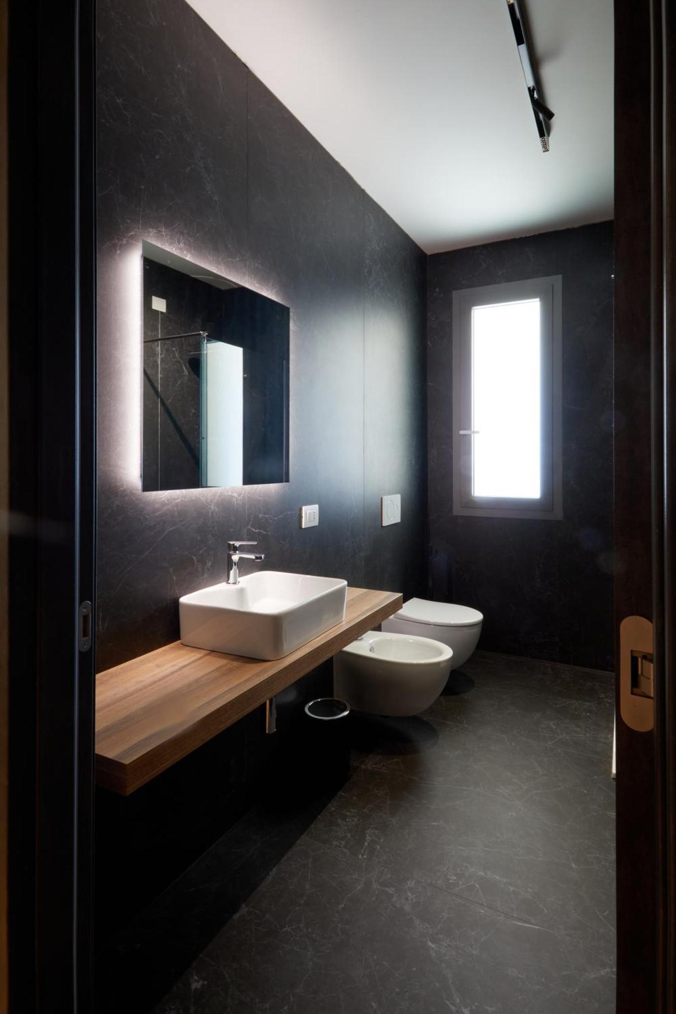 Hotel Glass House - Smart & Parking 4*