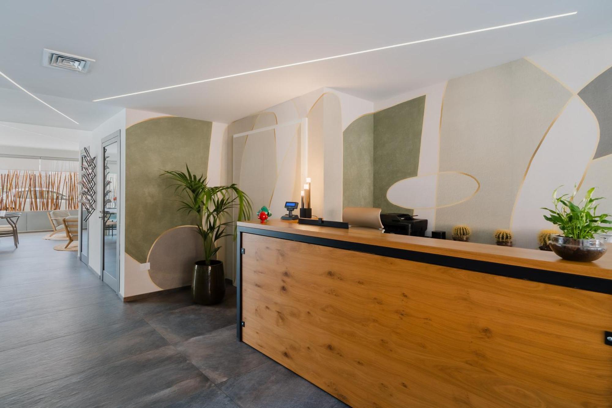 Glass House - Smart & Parking Hotel