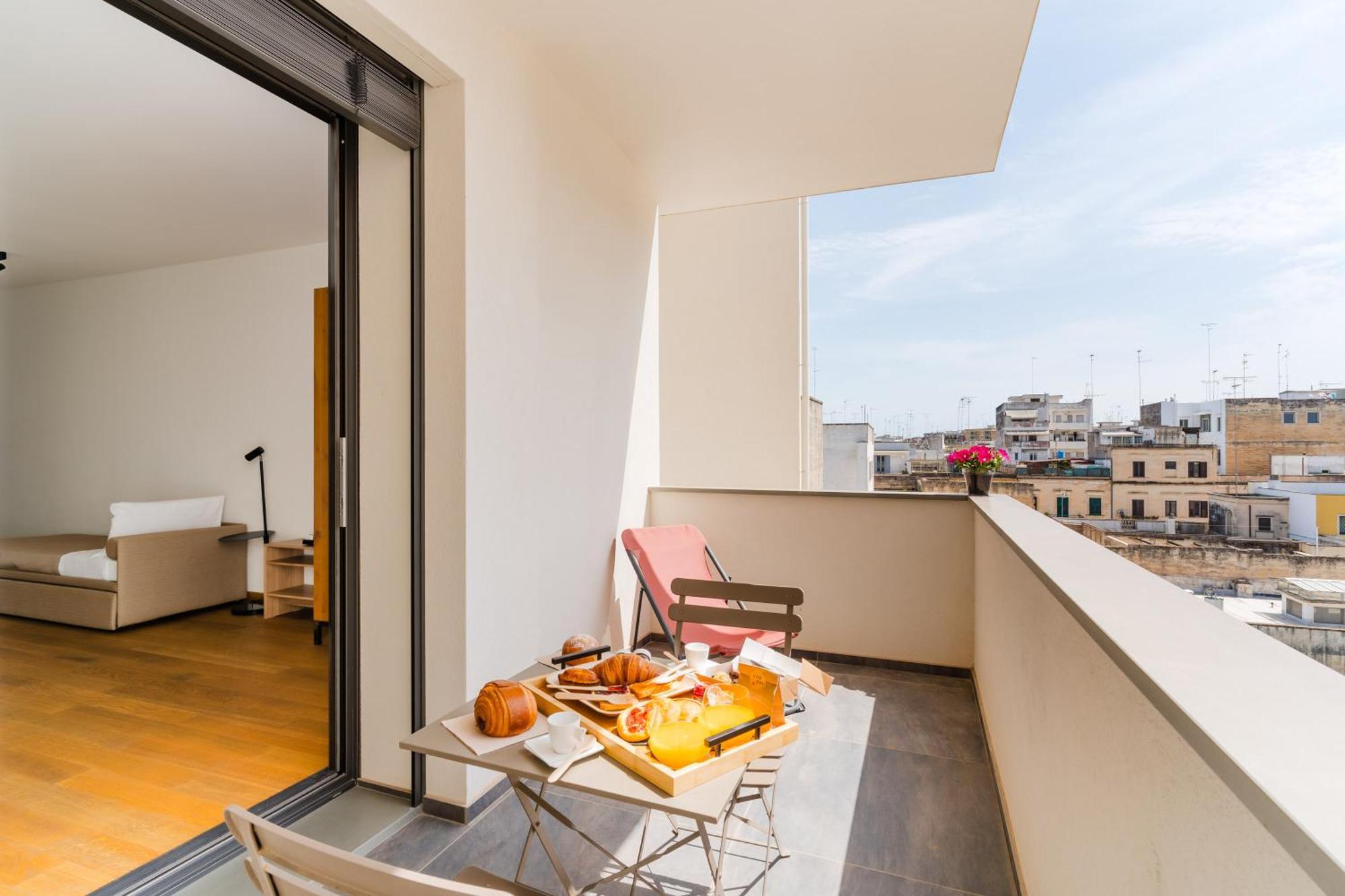 Hotel Glass House - Smart & Parking 4*