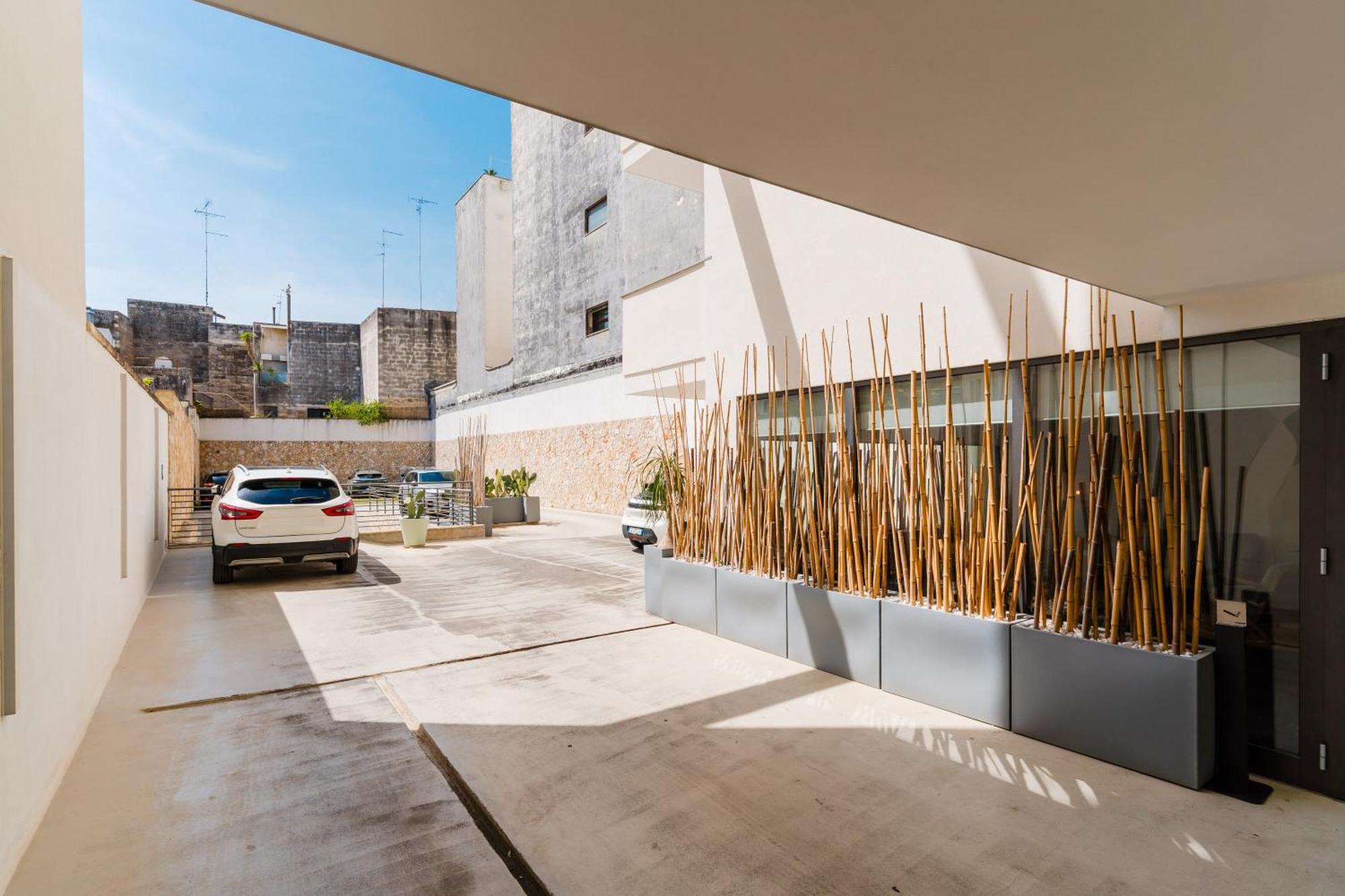 Glass House - Smart & Parking Lecce
